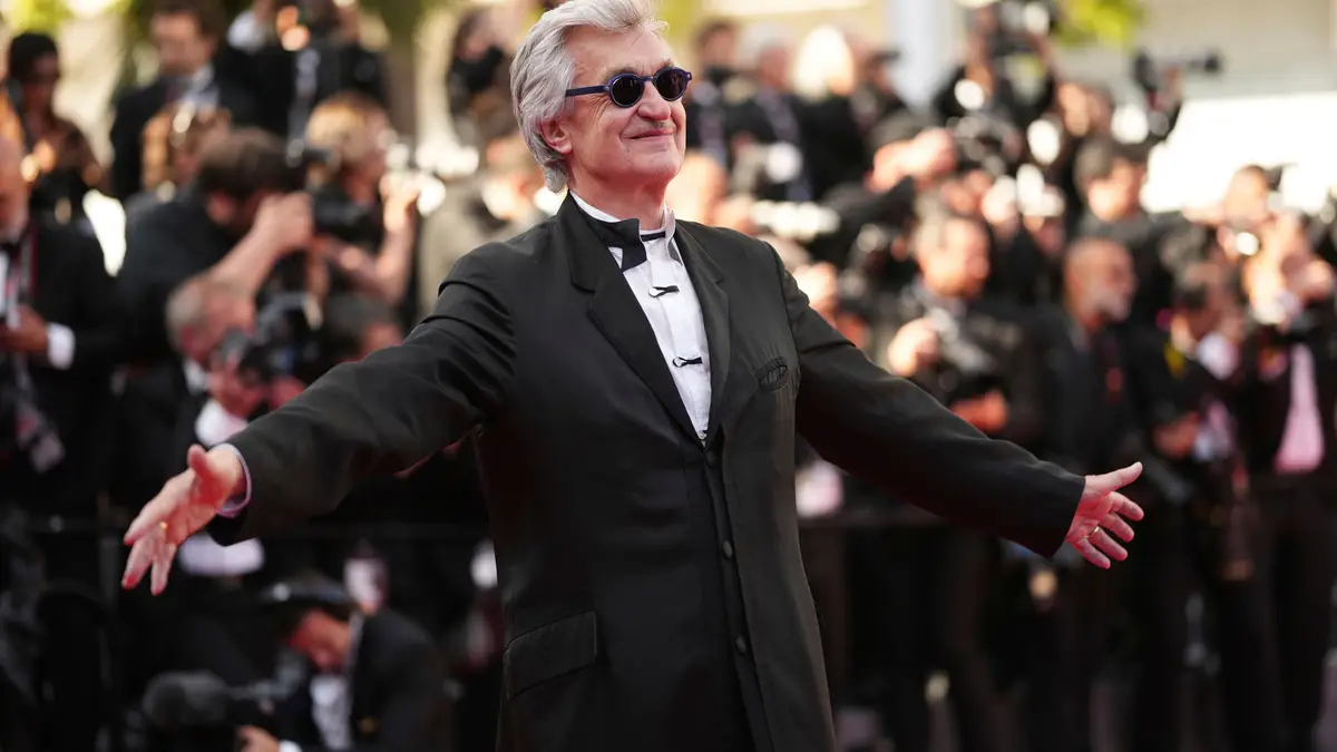 Vim Wenders estuvo presente en la ceremonia de entrega de premios durante el 77º Festival Internacional de Cine de Cannes en el sur de Francia el sábado 25 de mayo de 2024.