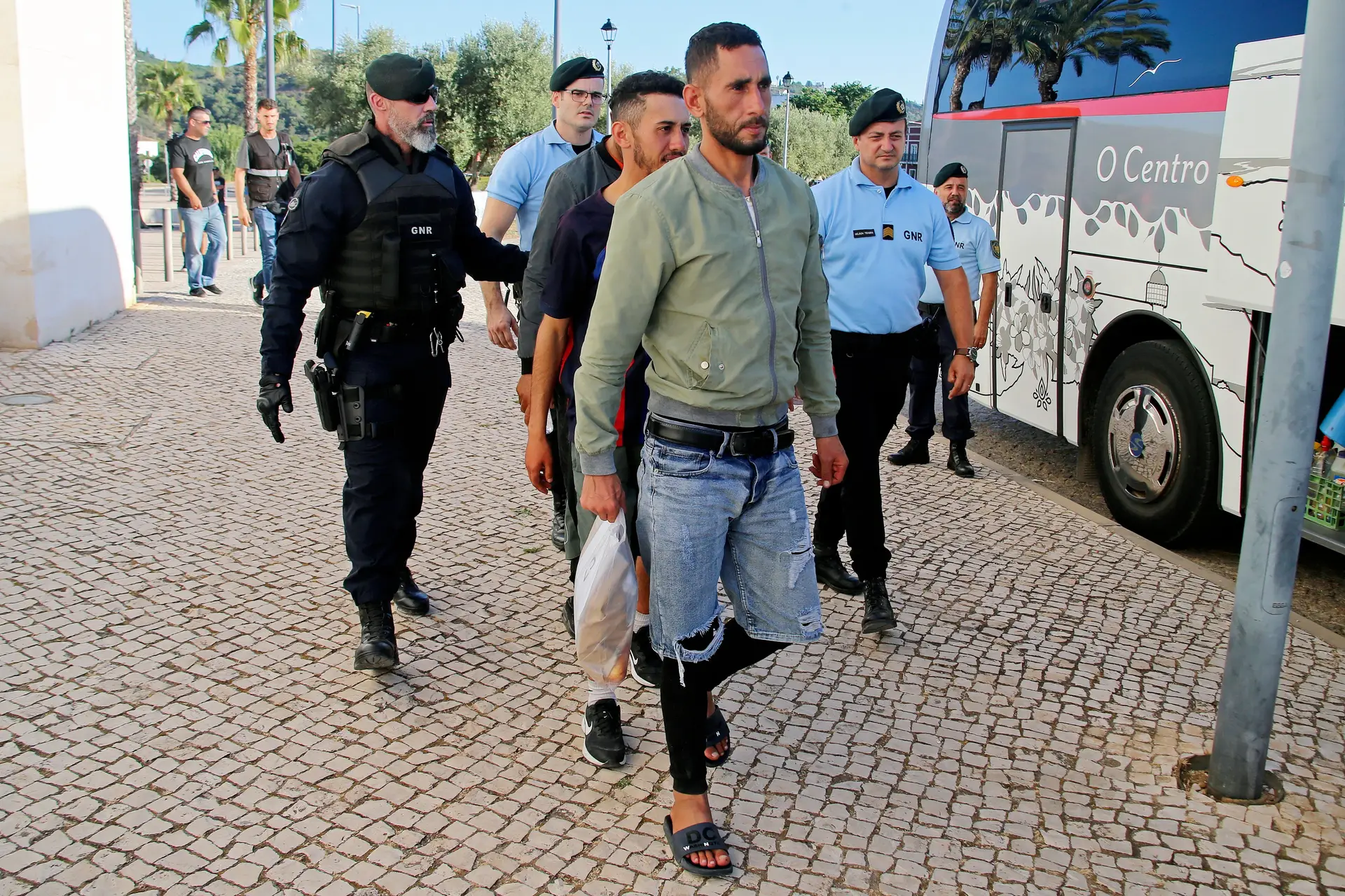 Migrantes libertados: Governo lamenta que lei não permita afastamentos coercivos com "celeridade"