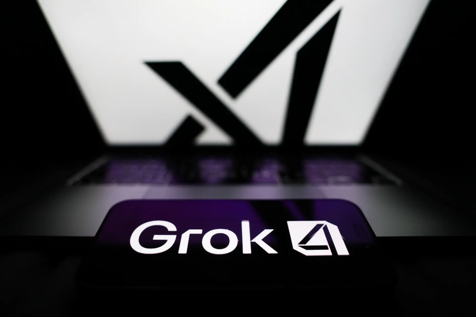 Grok 4: IA "mais inteligente do mundo" agora é grátis em resposta ao novo ChatGPT