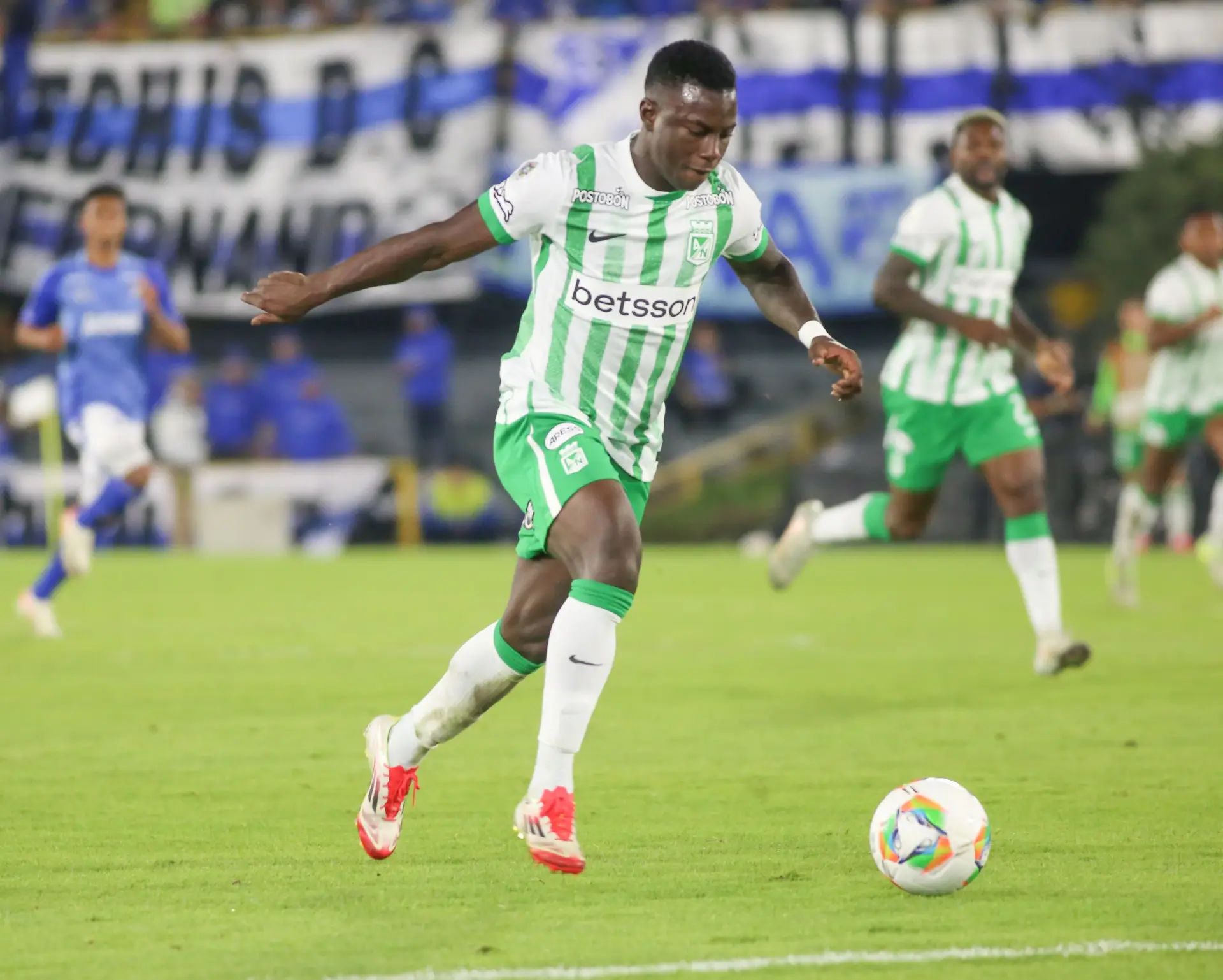 Extremo colombiano Hinestroza proposto ao Benfica