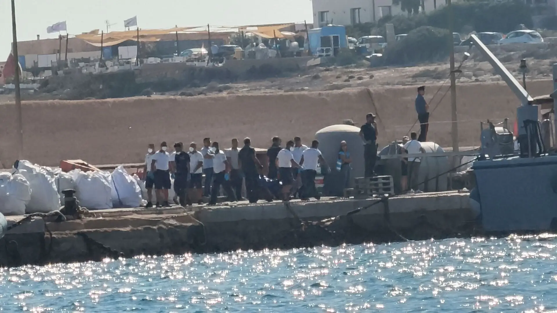 Pelo menos 26 migrantes mortos em naufrágio na ilha de Lampedusa, em Itália
