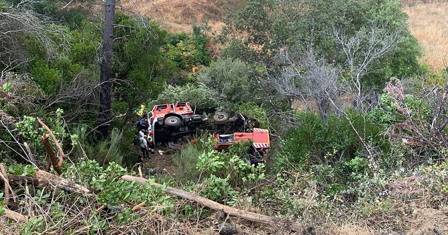 Tragic Accident in Covilhã: Firefighter Vehicle Crash Leaves One Dead and Four Seriously Injured