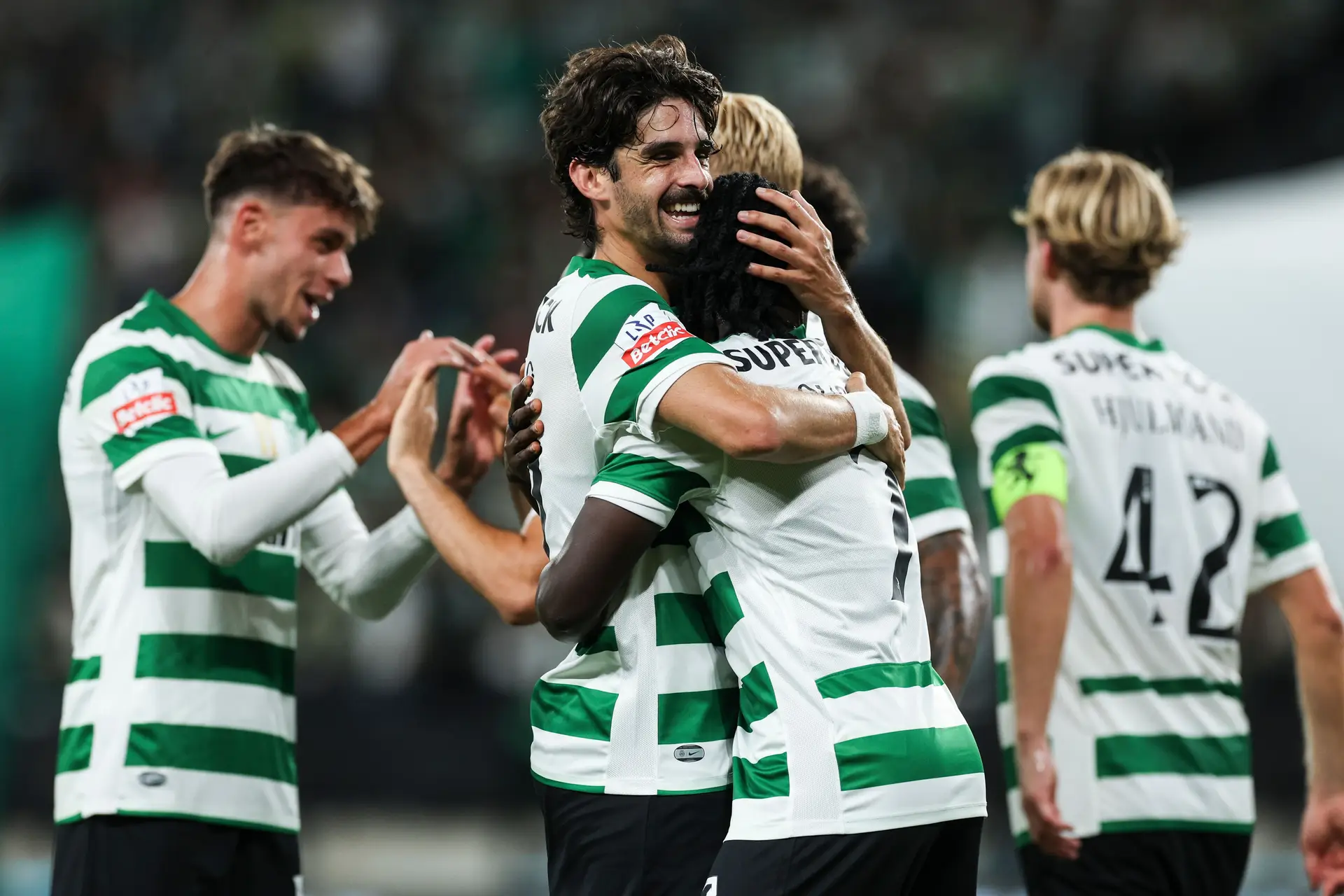 Bicampeão Sporting goleia por 6-0 Arouca reduzido a dez