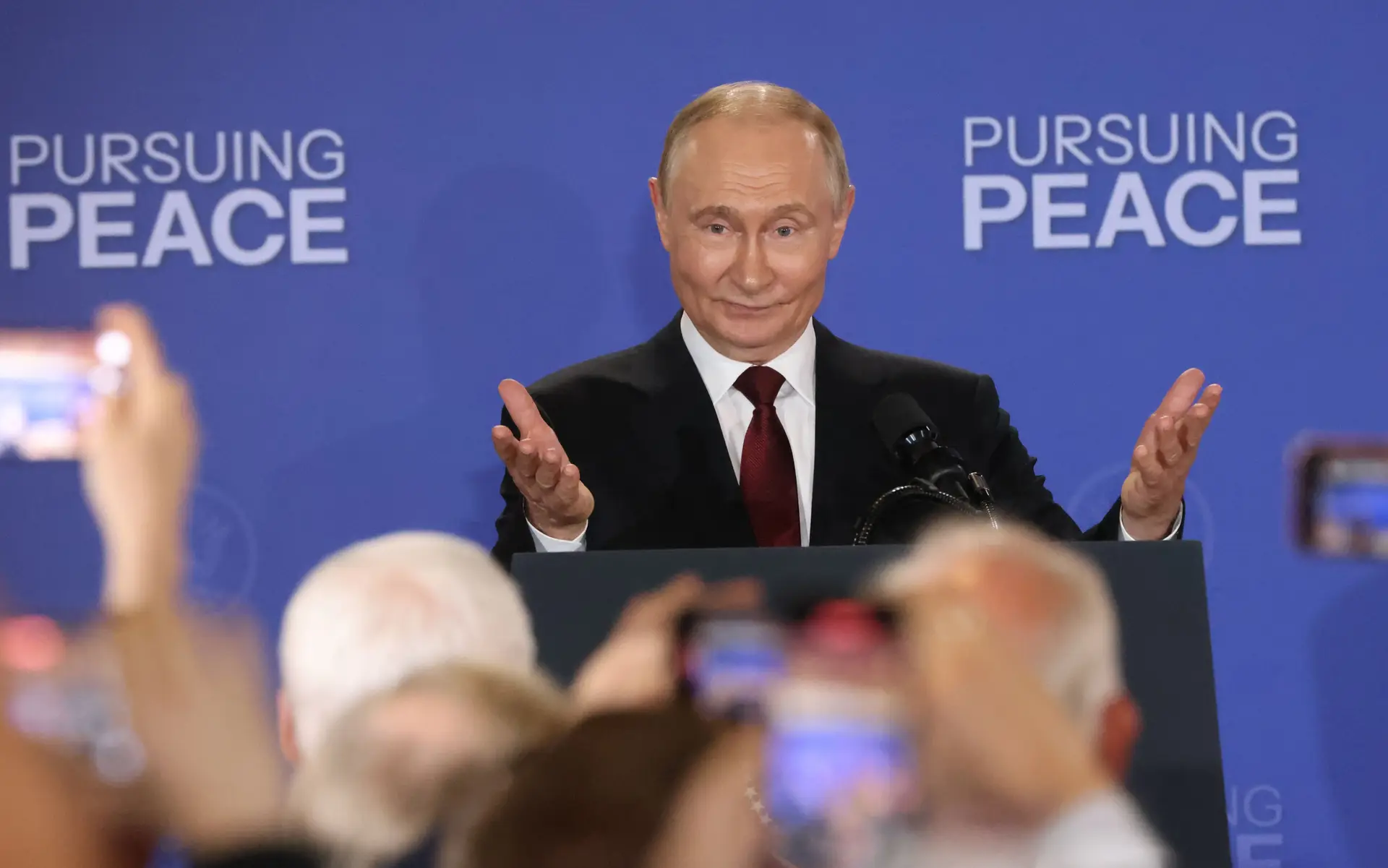 Suíça promete "oferecer imunidade" a Putin se for palco da conferência de paz