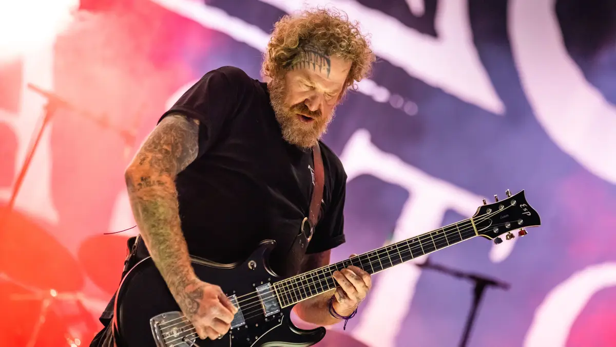 Morreu Brent Hinds, ex-vocalista e guitarrista dos Mastodon - SIC Notícias
