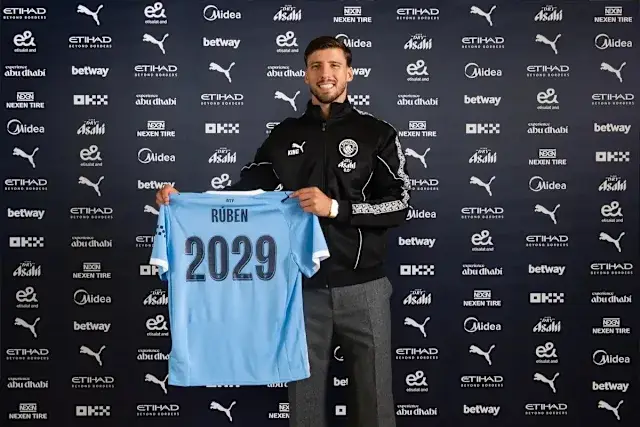 "Estou incrivelmente feliz hoje": Ruben Dias renova com o Manchester City até 2029