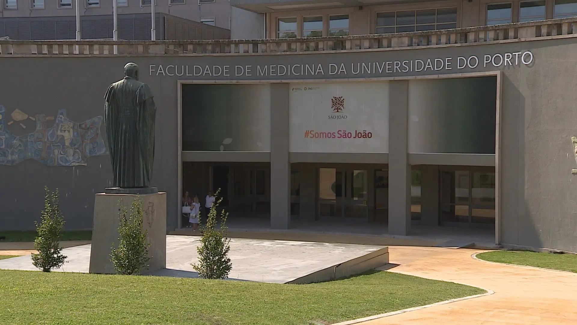 Reitor do Porto denuncia "pressões" para aceitar entradas ilegais em Medicina