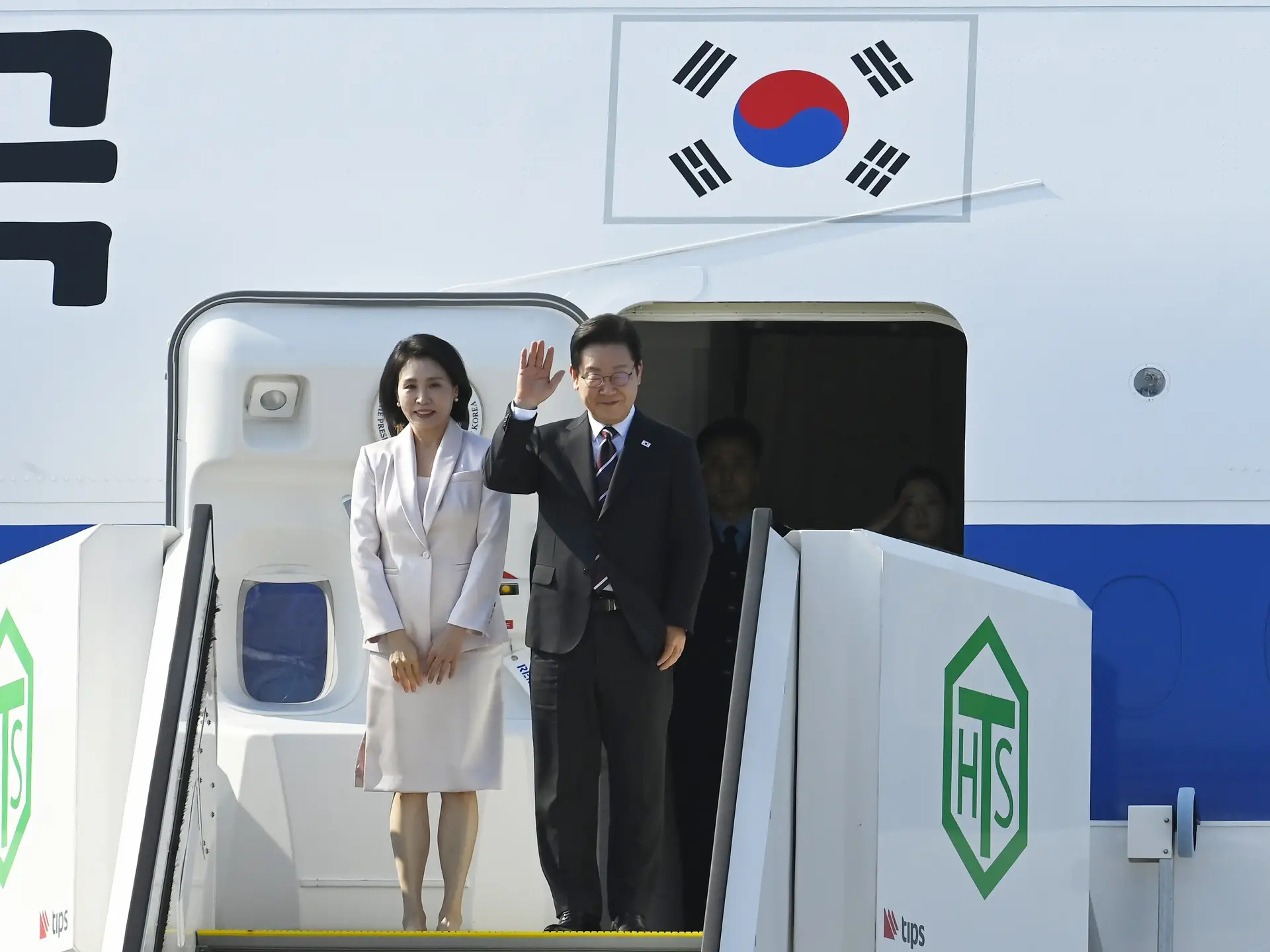 Presidente sul-coreano vai abordar "sem limites" questões norte-coreanas com Donald Trump