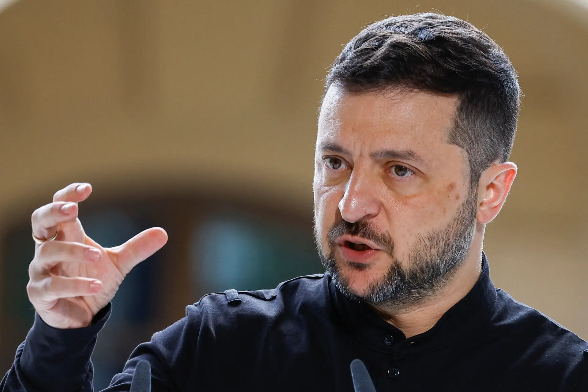 Zelensky rejeita convite de Putin para ir a Moscovo: “Ele que venha a Kiev”