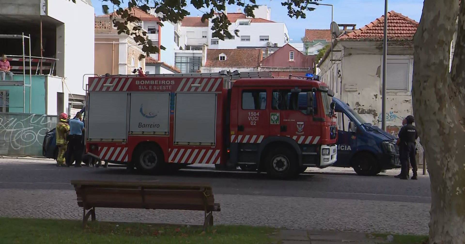 Shooting and Barricade in Barreiro: Man Shot by Brother-in-Law Over Counterfeit Goods Dispute