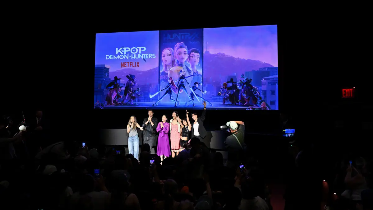 Maggie Kang, Chris Appelhans, Arden Cho, May Hong, REI AMI e Kevin Woo participaram no evento surpresa "KPop Demon Hunters A Sing-Along" para fãs, que teve lugar no Paris Theater a 23 de agosto de 2025, em Nova Iorque.