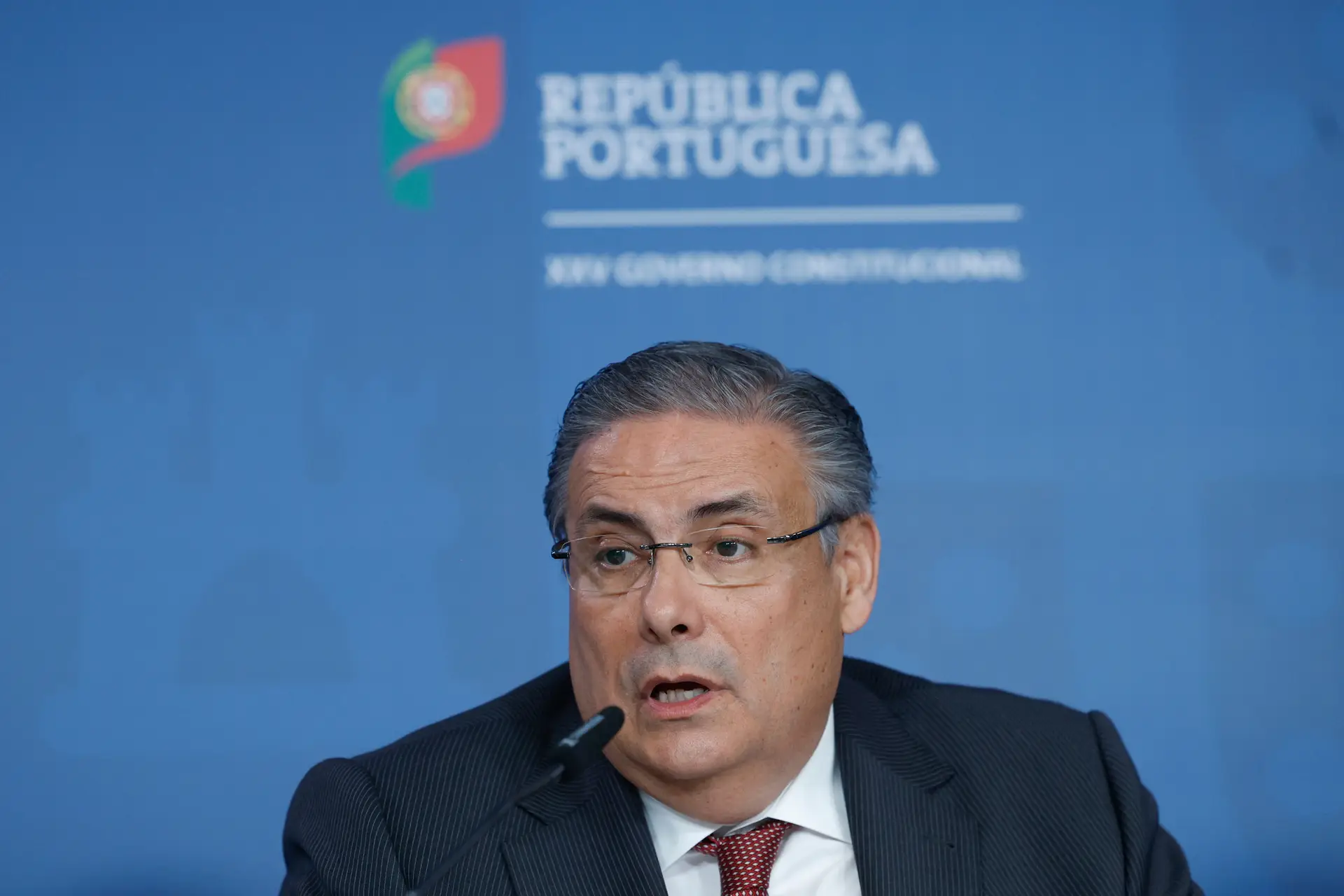Governo admite recalibrar regras para facilitar 'via verde' da imigração