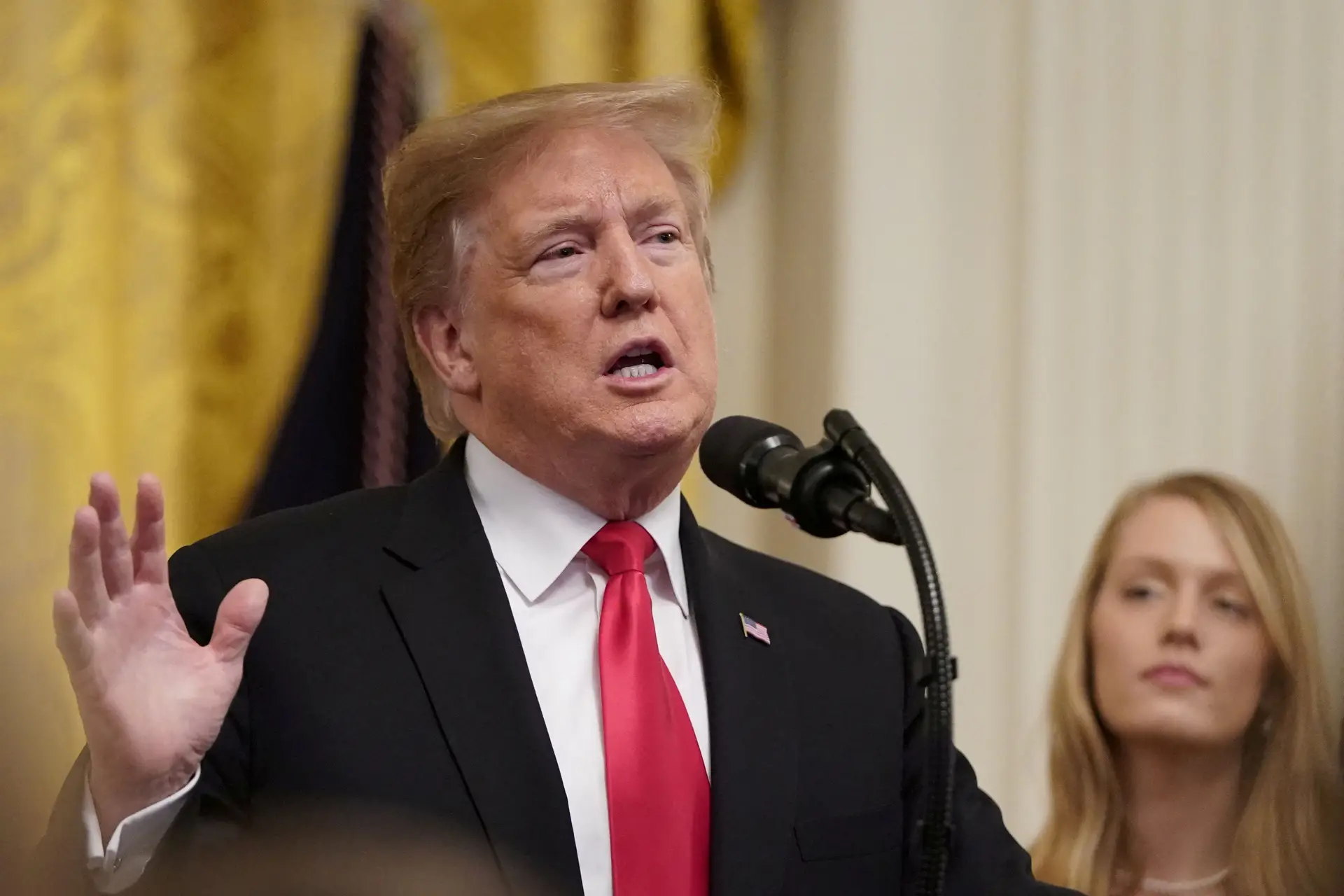 Tribunal trava Trump de usar lei do "Inimigo Estrangeiro" de 1798 para expulsar venezuelanos