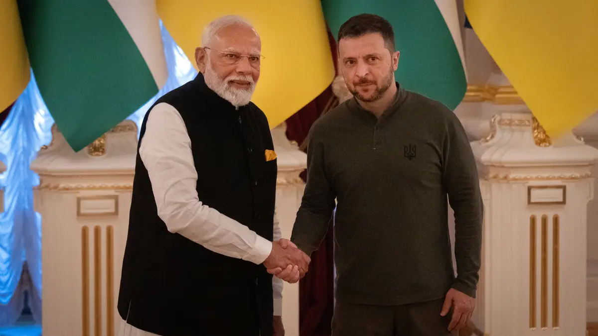 O Primeiro-Ministro indiano, Narendra Modi (à esquerda), com o Presidente ucraniano, Volodymyr Zelenskyy, em Kiev, Ucrânia, na sexta-feira, 23 de agosto de 2024.
