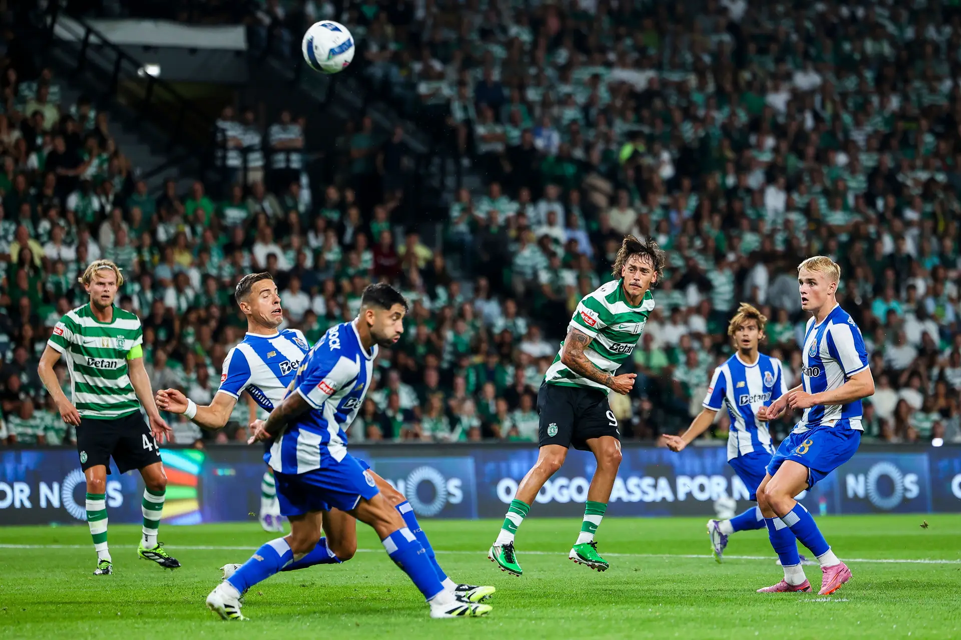 Aberto processo ao FC Porto por incidentes nas bancadas no jogo com o Sporting