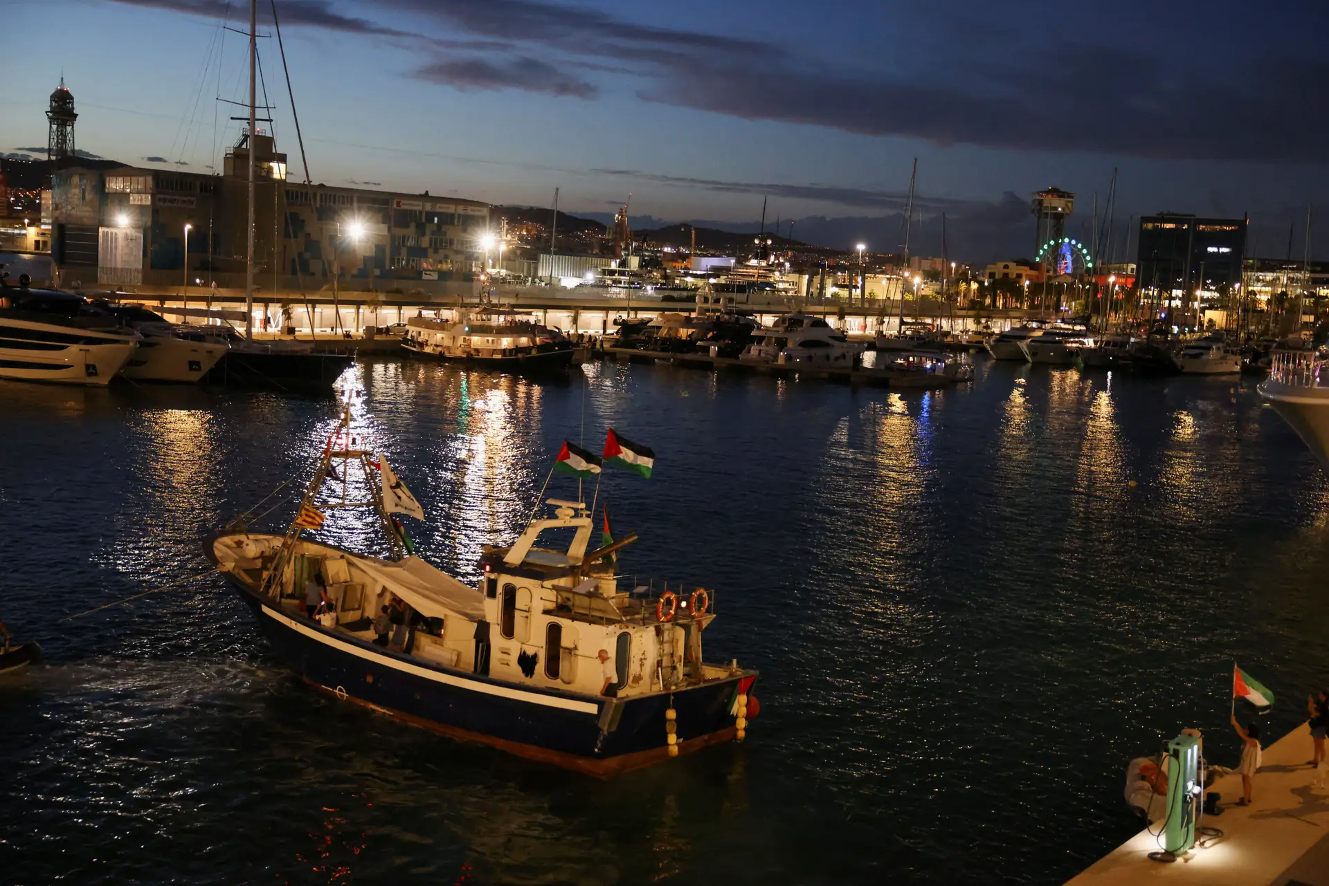 Após mau tempo, flotilha humanitária já está (novamente) a caminho de Gaza