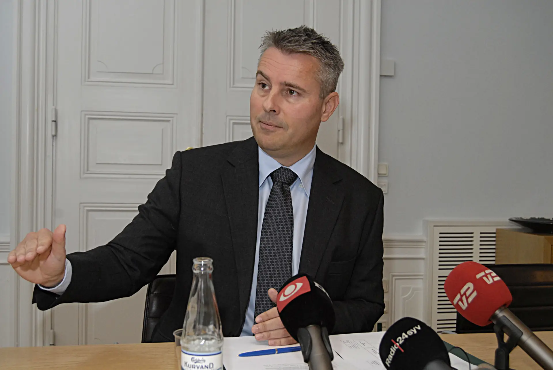 Antigo ministro da Dinamarca condenado por posse de pornografia infantil