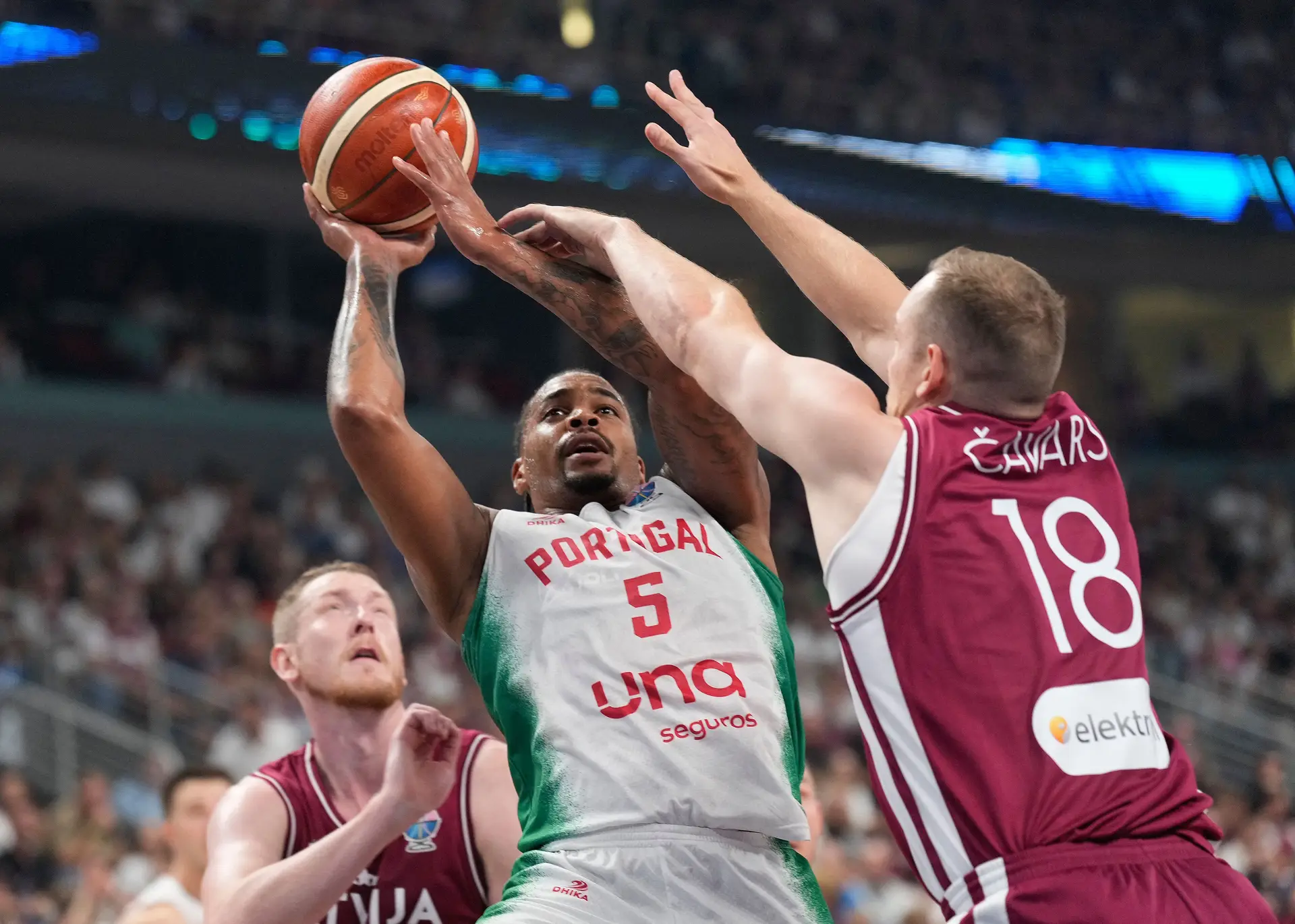 Travante Williams em ação no Portugal-Letónia