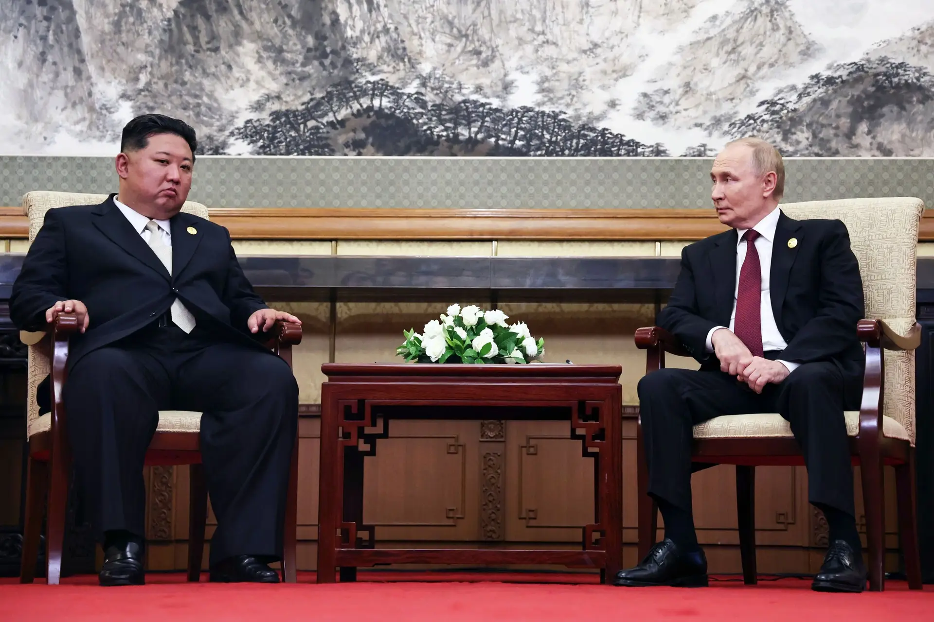 Putin agradece a Kim Jong pela ajuda na luta contra a Ucrânia