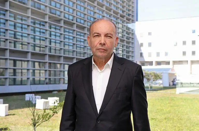 Entradas ilegais em Medicina? Faculdade do Porto diz que foi ela a avisar reitor e pede "responsabilidade institucional"