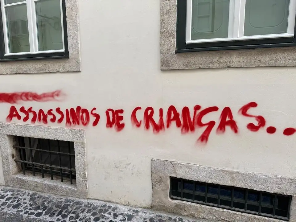“Assassinos de crianças”: centro cultural judaico em Lisboa alvo de vandalismo todas as semanas