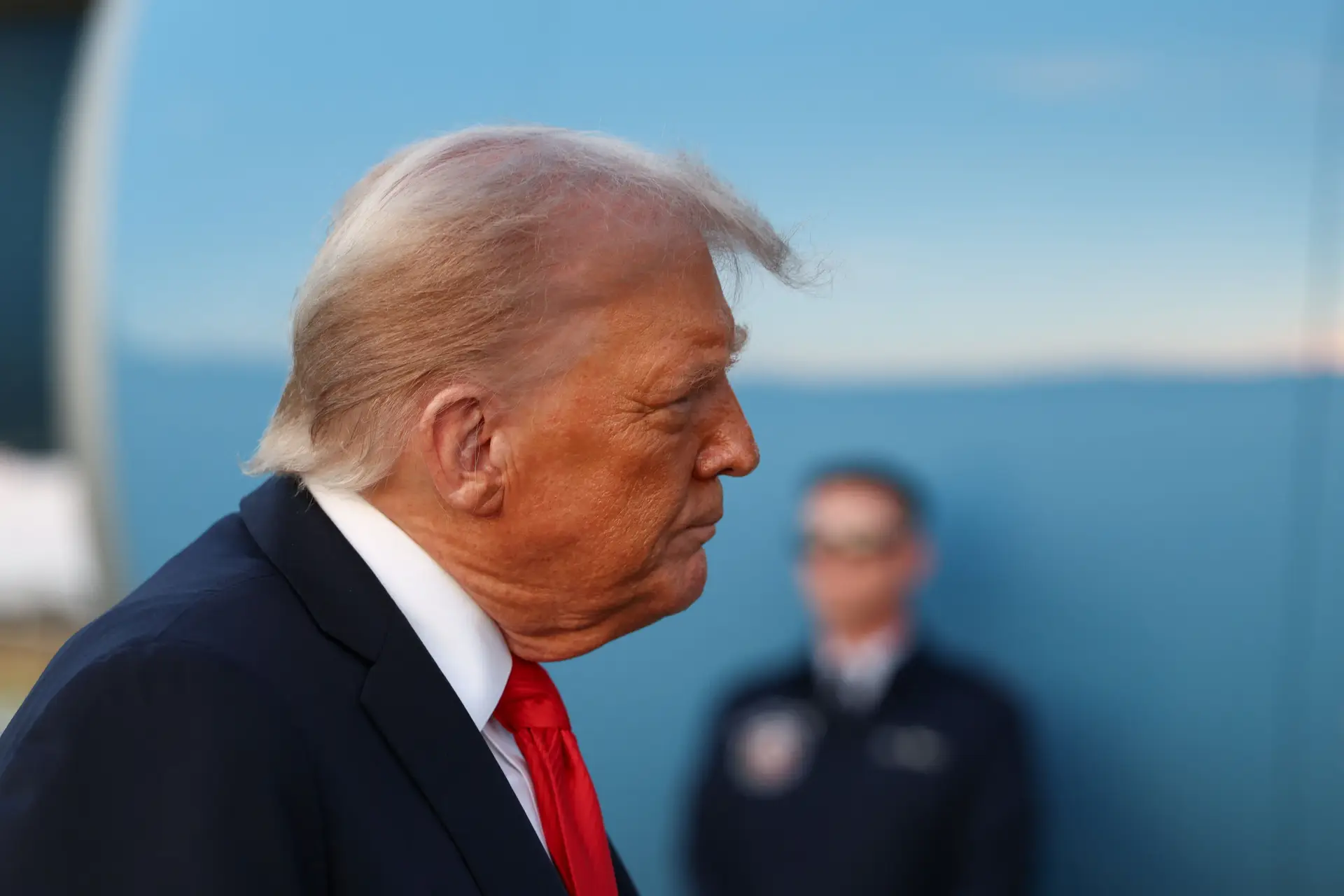 Casa Branca quer usar especialistas em caligrafia para ilibar Trump no caso Epstein