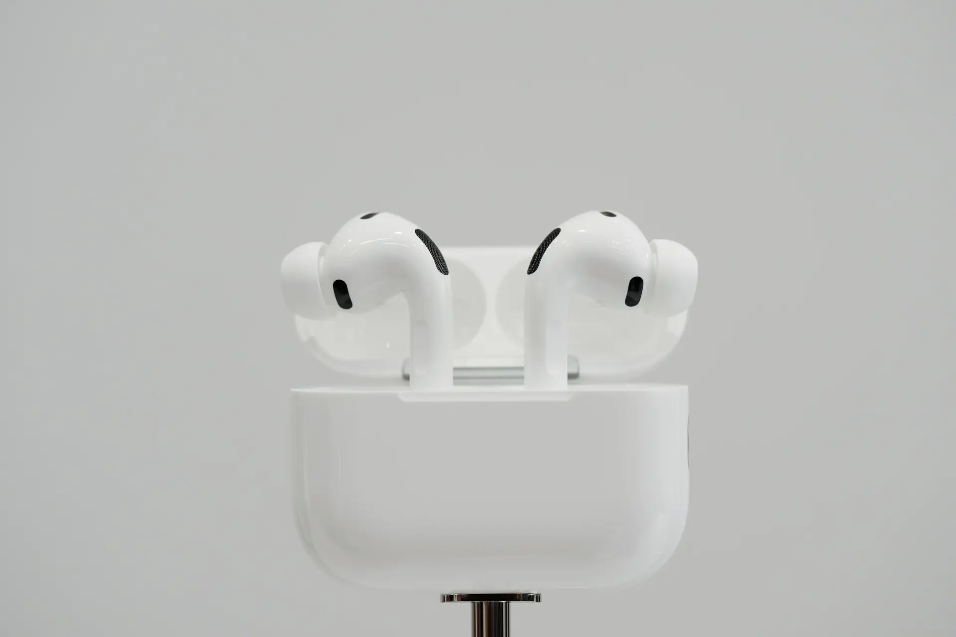 Os AirPods Pro 3 são apresentados durante um anúncio de novos produtos no Apple Park, na terça-feira, 9 de setembro de 2025, em Cupertino, Califórnia.