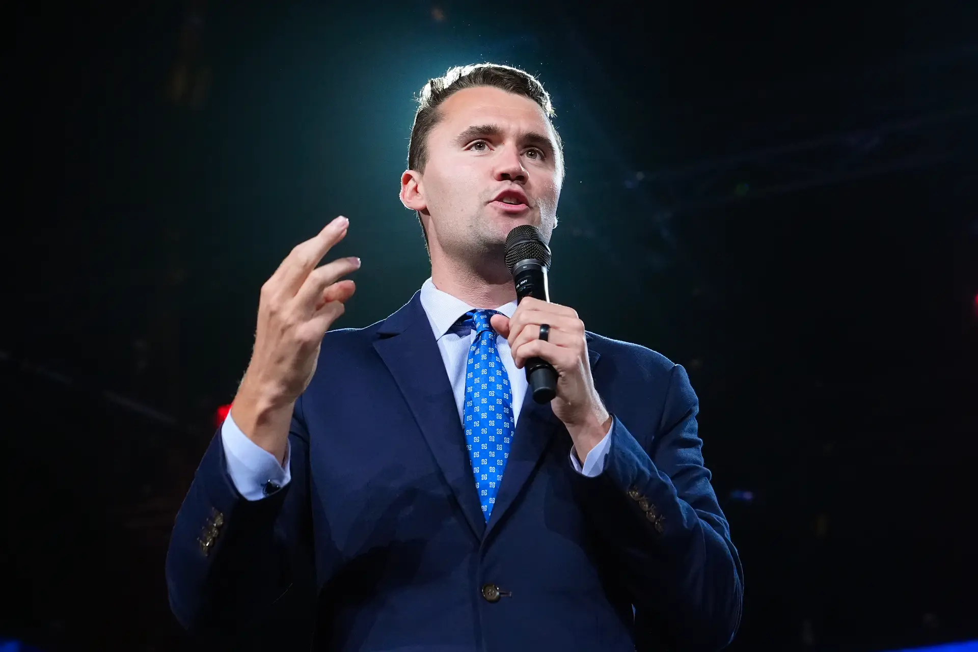 Montada caça ao homem para encontrar assassino de Charlie Kirk