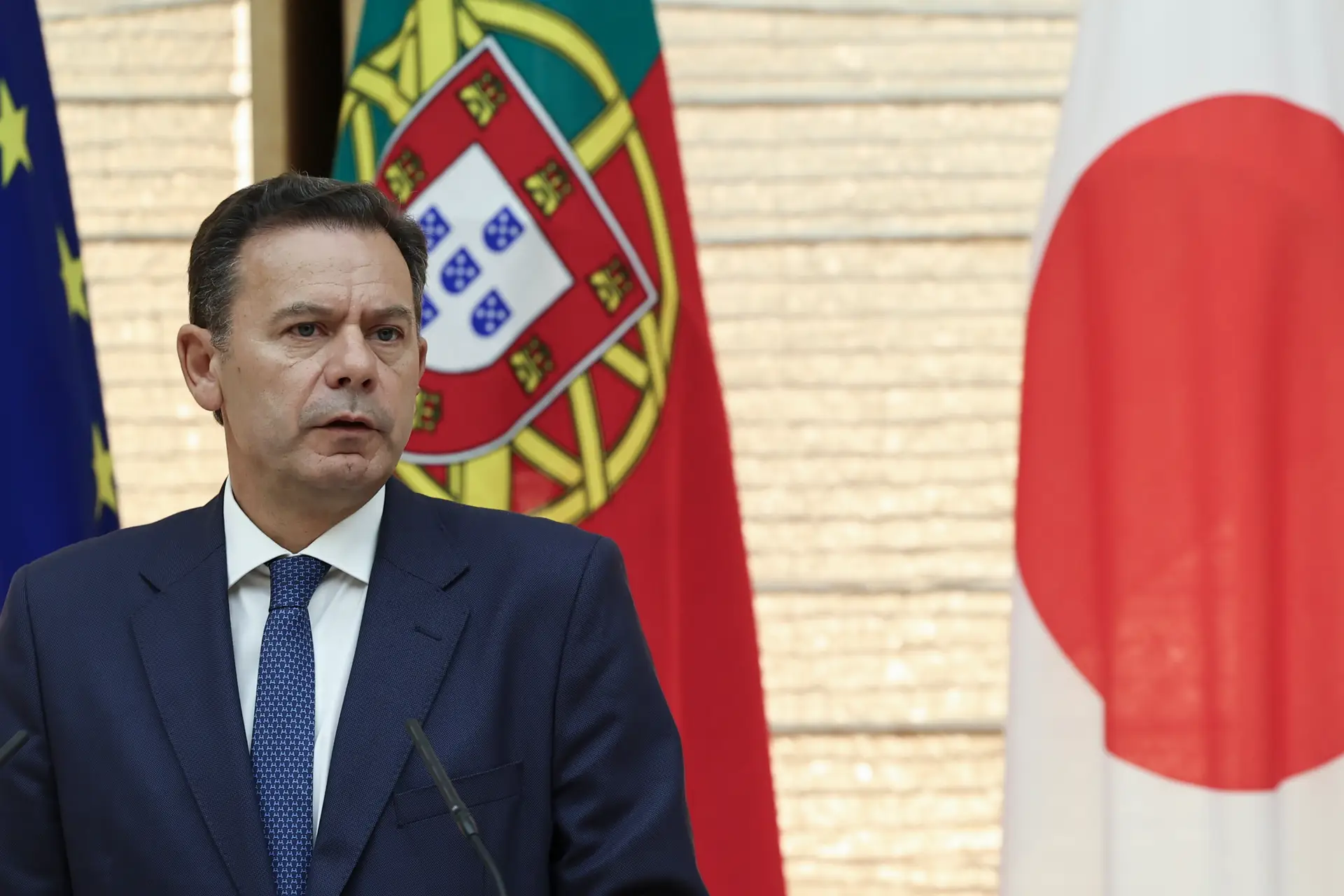 Montenegro promete acelerar TGV mas deixa alerta a quem "corre muito depressa" na política