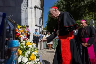 Em visita a Portugal, secretário de Estado do Vaticano homenageia vítimas do acidente no elevador da Glória