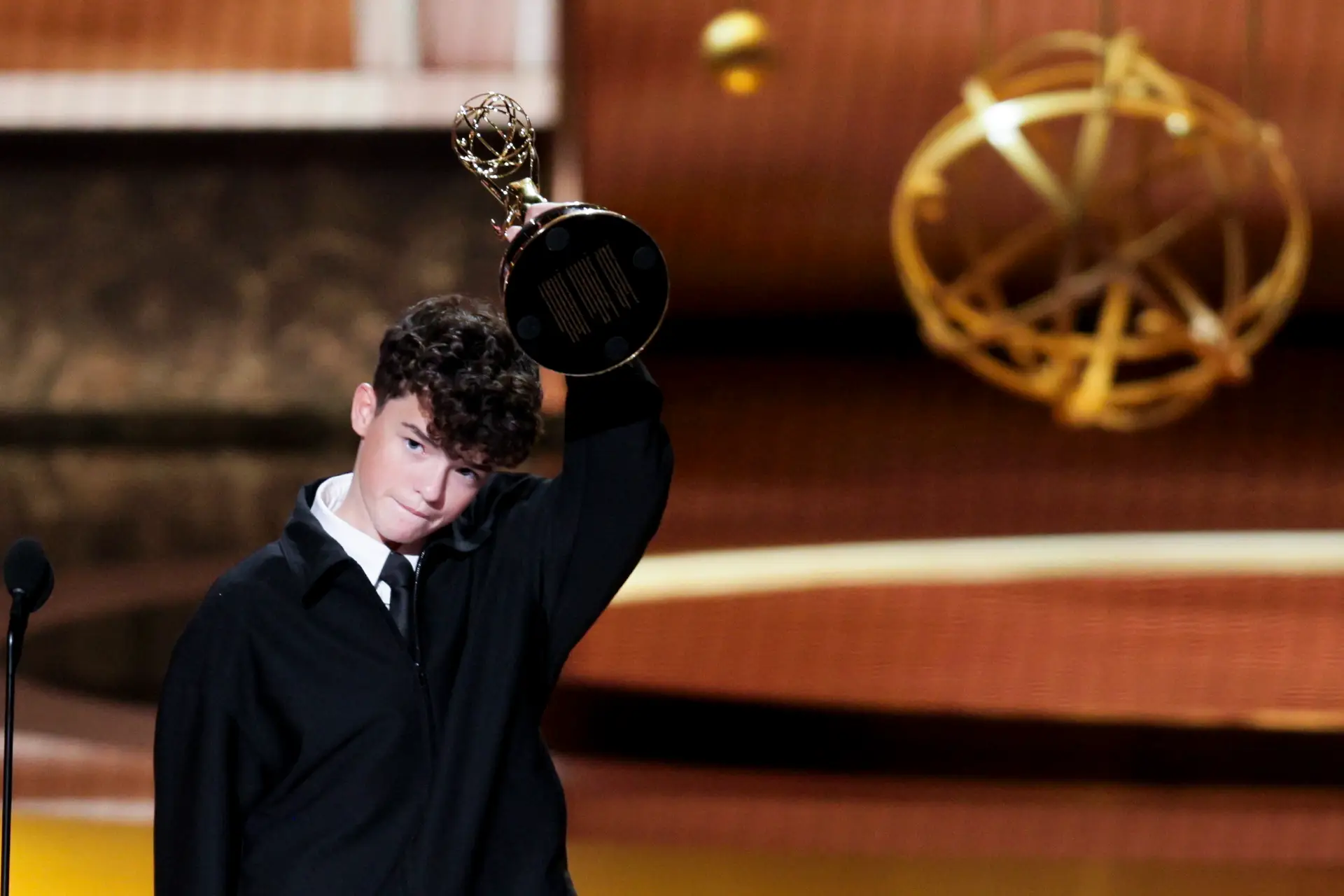 "The Pitt" eleita melhor série do ano em noite de Emmys dominada por "Adolescência"