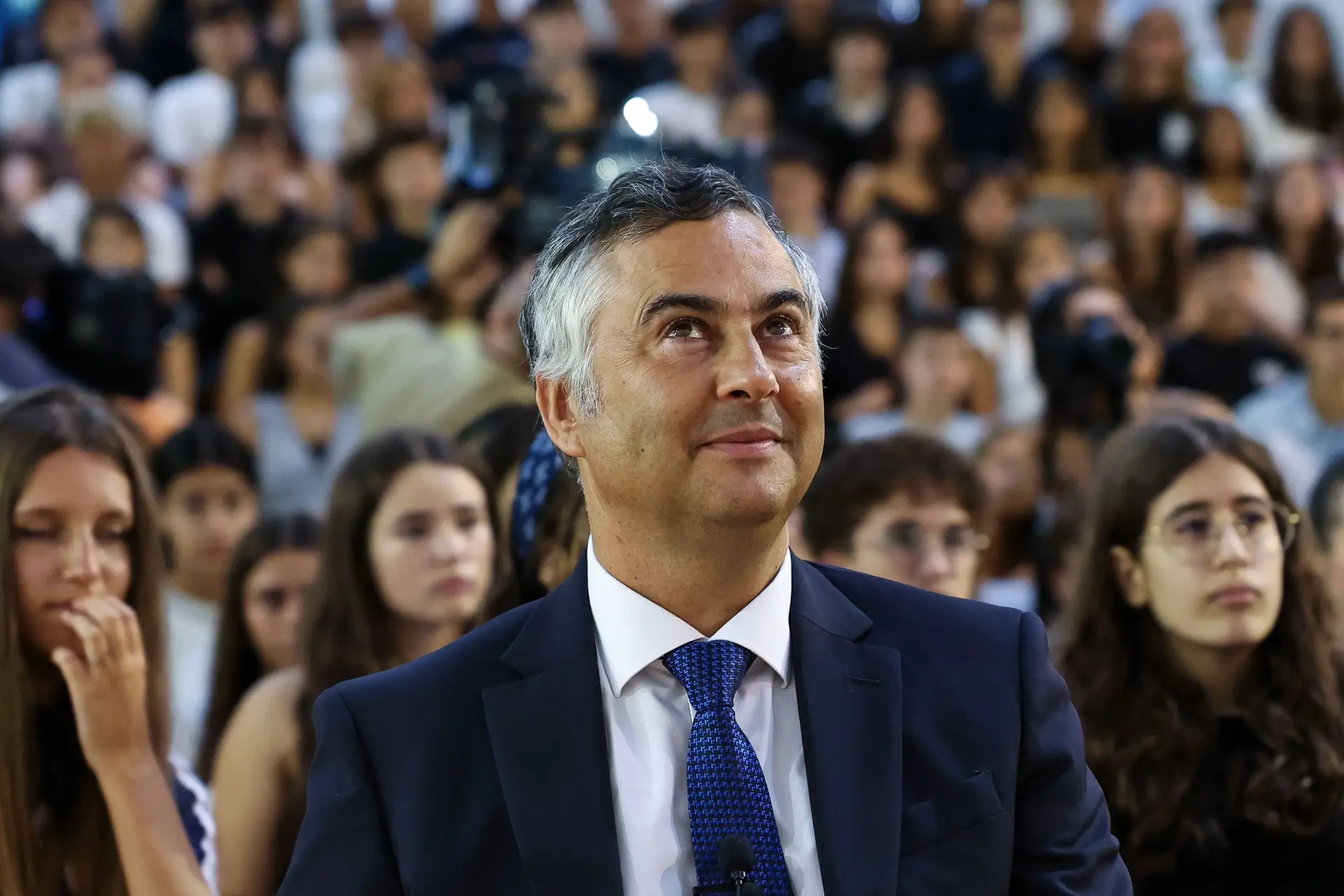 Ministro da Educação diz que proibir telemóveis e reformar recreios vai reduzir indisciplina nas escolas