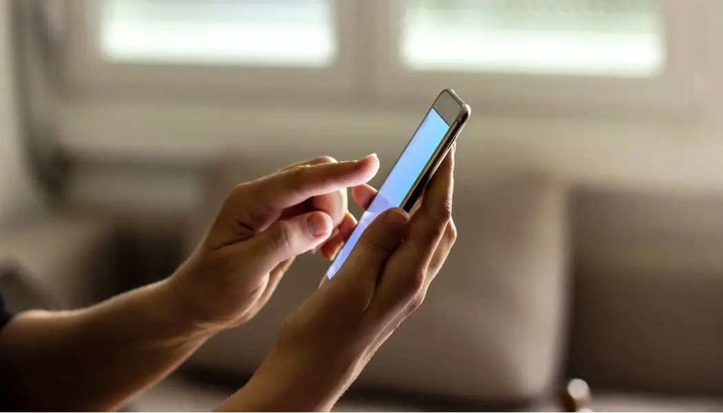 Jovem detida no Brasil por extorquir dinheiro às vítimas com boatos nas redes sociais