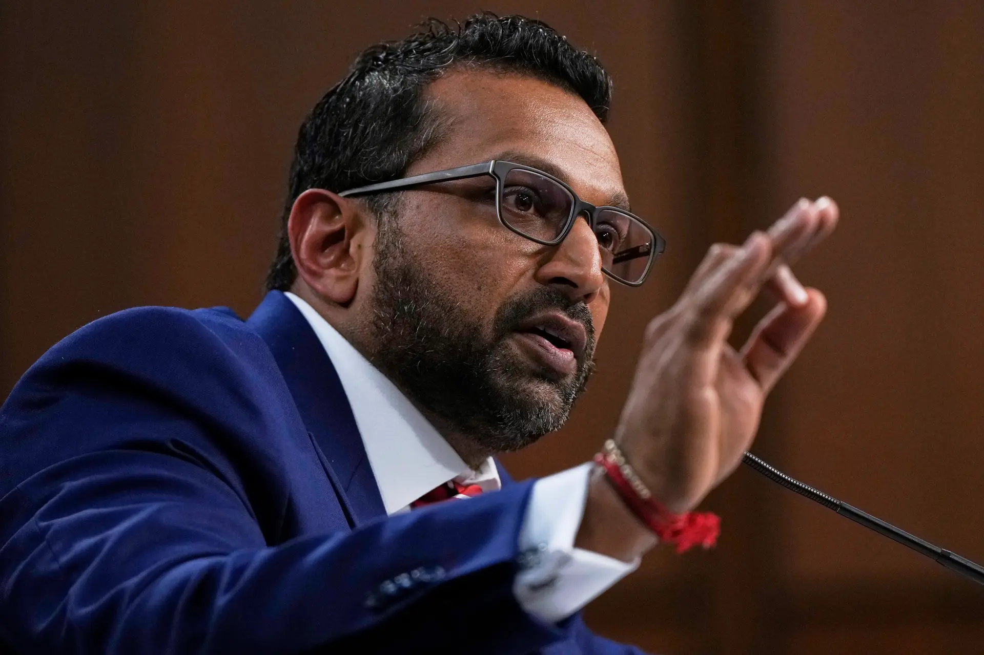 Diretor do FBI em discussão acesa com senadores democratas que o acusam de não estar "apto" para o cargo