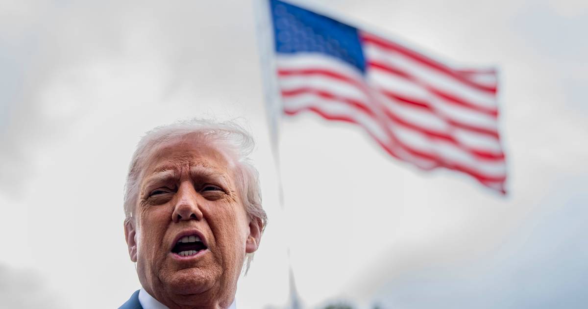 Trump critica fotografia na capa da Time porque não o favorece: "O cabelo foi apagado"