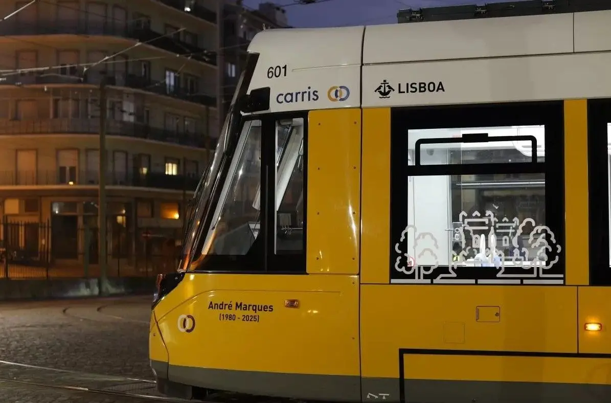 Elétrico batizado com o nome de André Marques, guarda-freio foi homenageado no 153.º aniversário da Carris