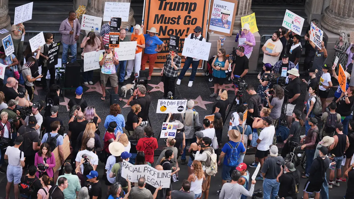 Protesto em frente aos estúdios do programa de Jimmy Kimmel