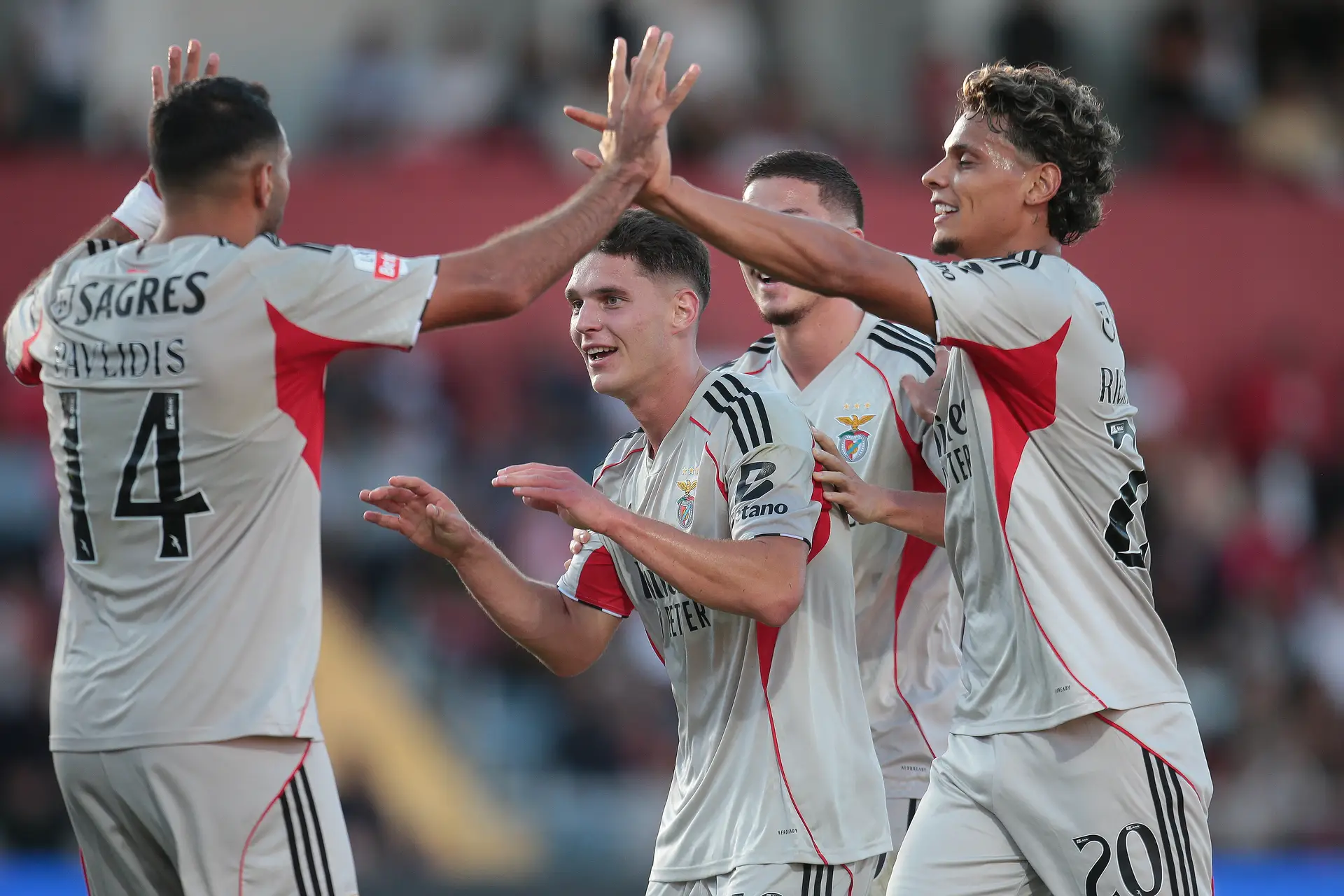 Benfica vence AFS na estreia de José Mourinho