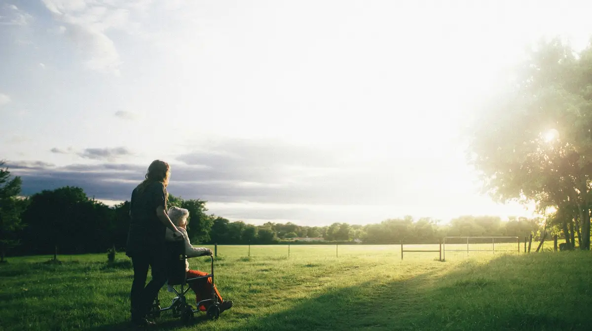 Para quem passa pela doença, a rede de apoio torna-se fundamental para fazer a travessia. Qual é então o papel do cuidador para o doente com cancro? Quais os principais desafios e como pode ser apoiado? Que estratégias permitem promover qualidade de vida, tanto para o doente como para quem cuida?