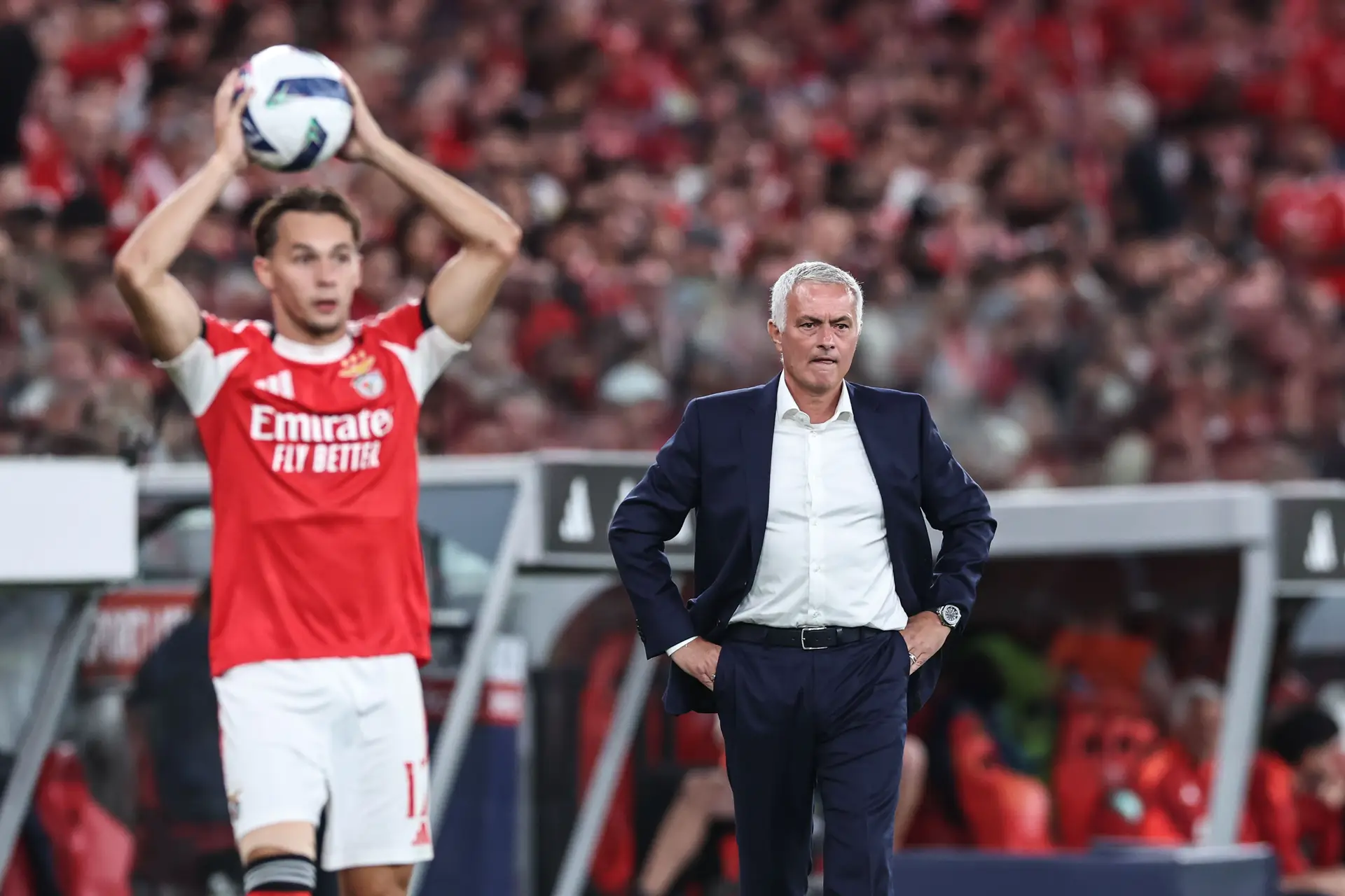 Benfica empata com o Rio Ave na estreia de Mourinho na Luz
