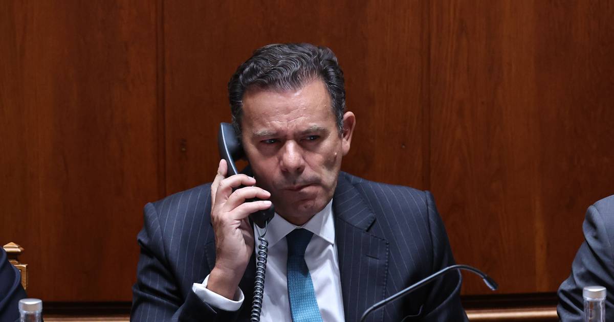 Governo pede que debate quinzenal seja novamente adiado