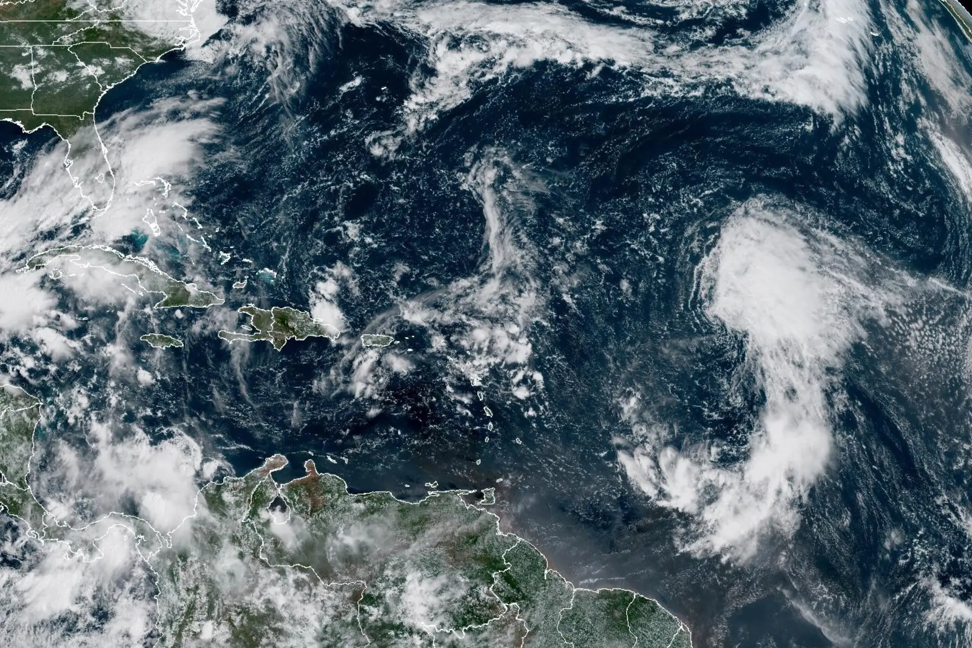 Furacão Gabrielle sobre o Oceano Atlântico