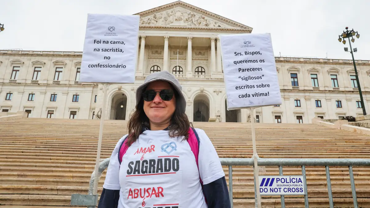 Protesto da Associação Coração Silenciado, que acusa a Conferência Episcopal Portuguesa (CEP) de silêncio