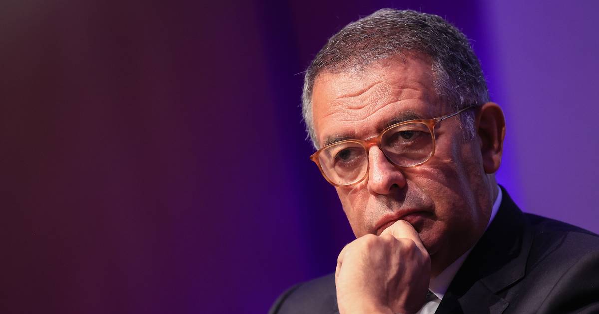 José Luís Carneiro e Carlos César vão propor à Comissão Nacional PS apoio a Seguro