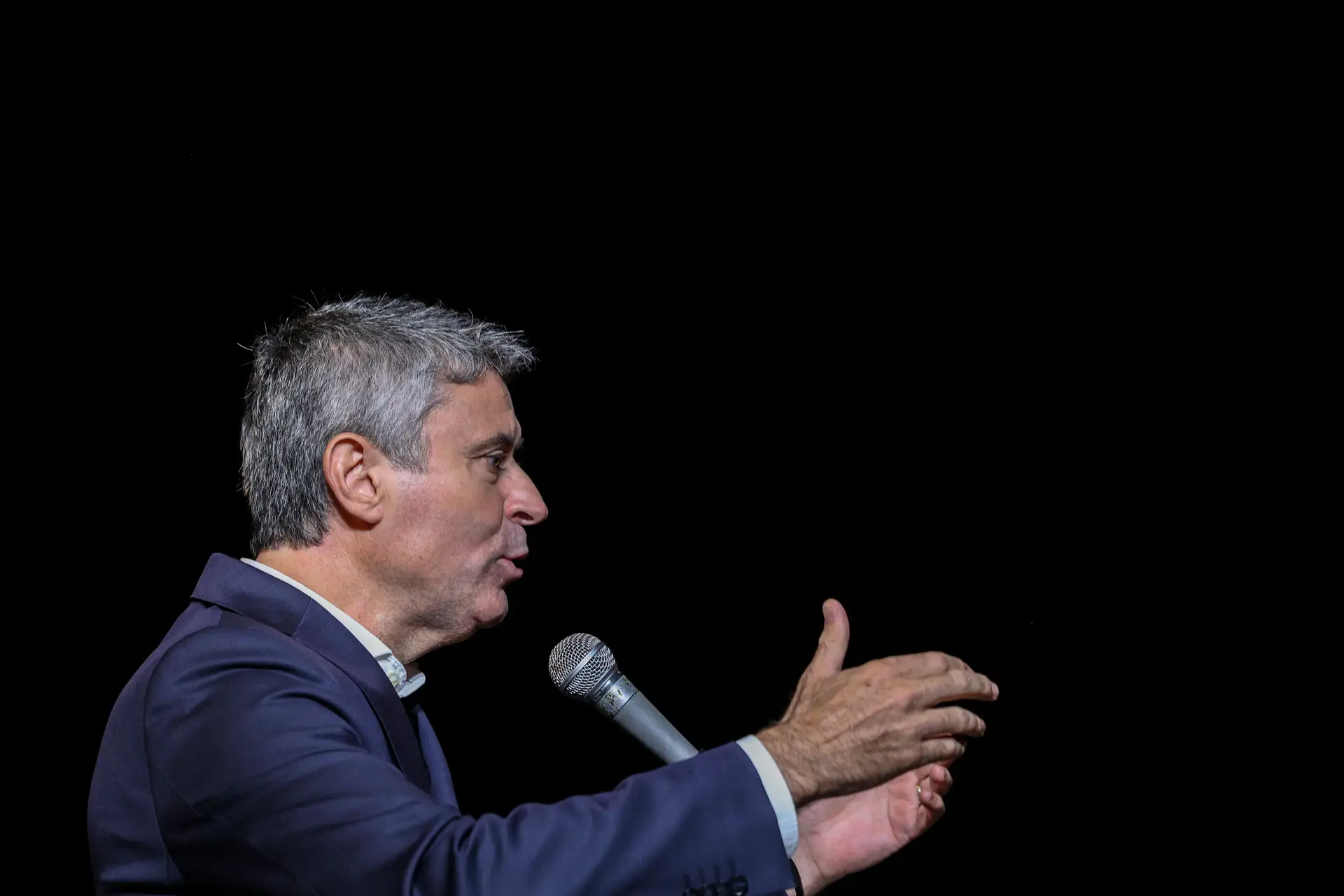 José Luís Carneiro satisfeito por portugueses terem "chegado bem de saúde" 