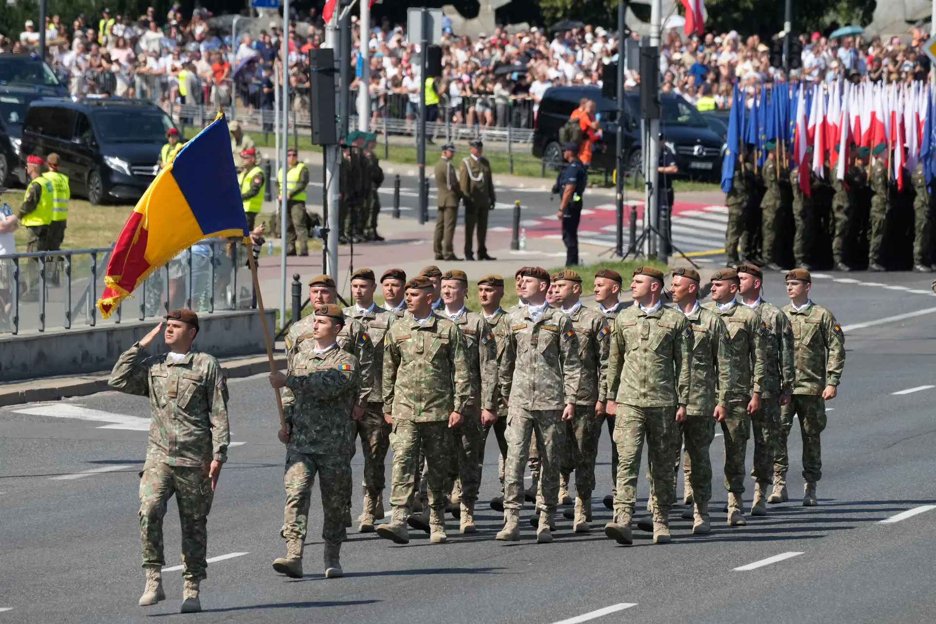 Roménia paga mais de oito mil euros a cidadãos que cumpram quatro meses de serviço militar