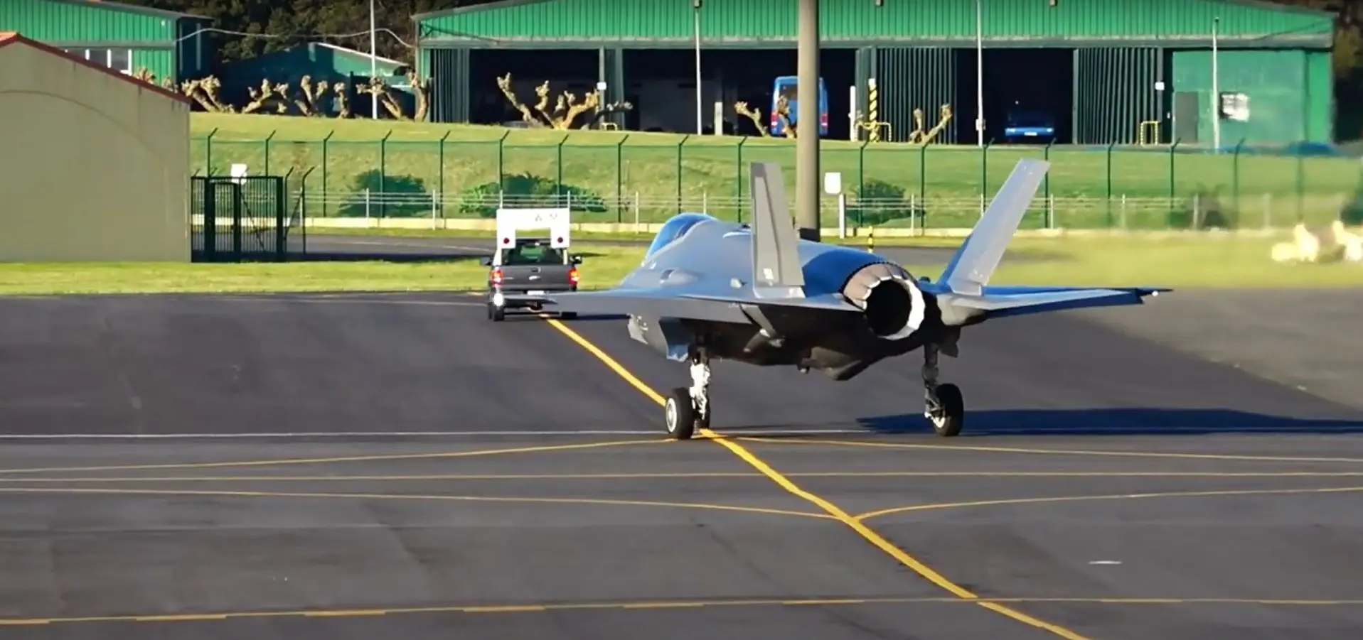 Marcelo entende que "não vale a pena fazer uma questão diplomática" da passagem dos F-35 pelas Lajes