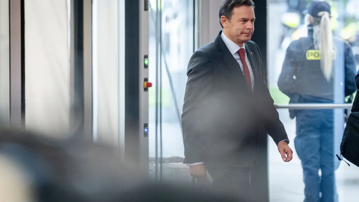 O Primeiro-Ministro de Portugal, Luís Montenegro, chegou esta quinta-feira a Copenhaga, na Dinamarca, para participar na 7.ª reunião da Comunidade Política Europeia (CPE), a 2 de outubro de 2025. A cimeira, que reúne líderes de todo o continente, terá como foco a defesa e o apoio à Ucrânia, a situação de segurança na Europa, incluindo a segurança económica e as migrações.