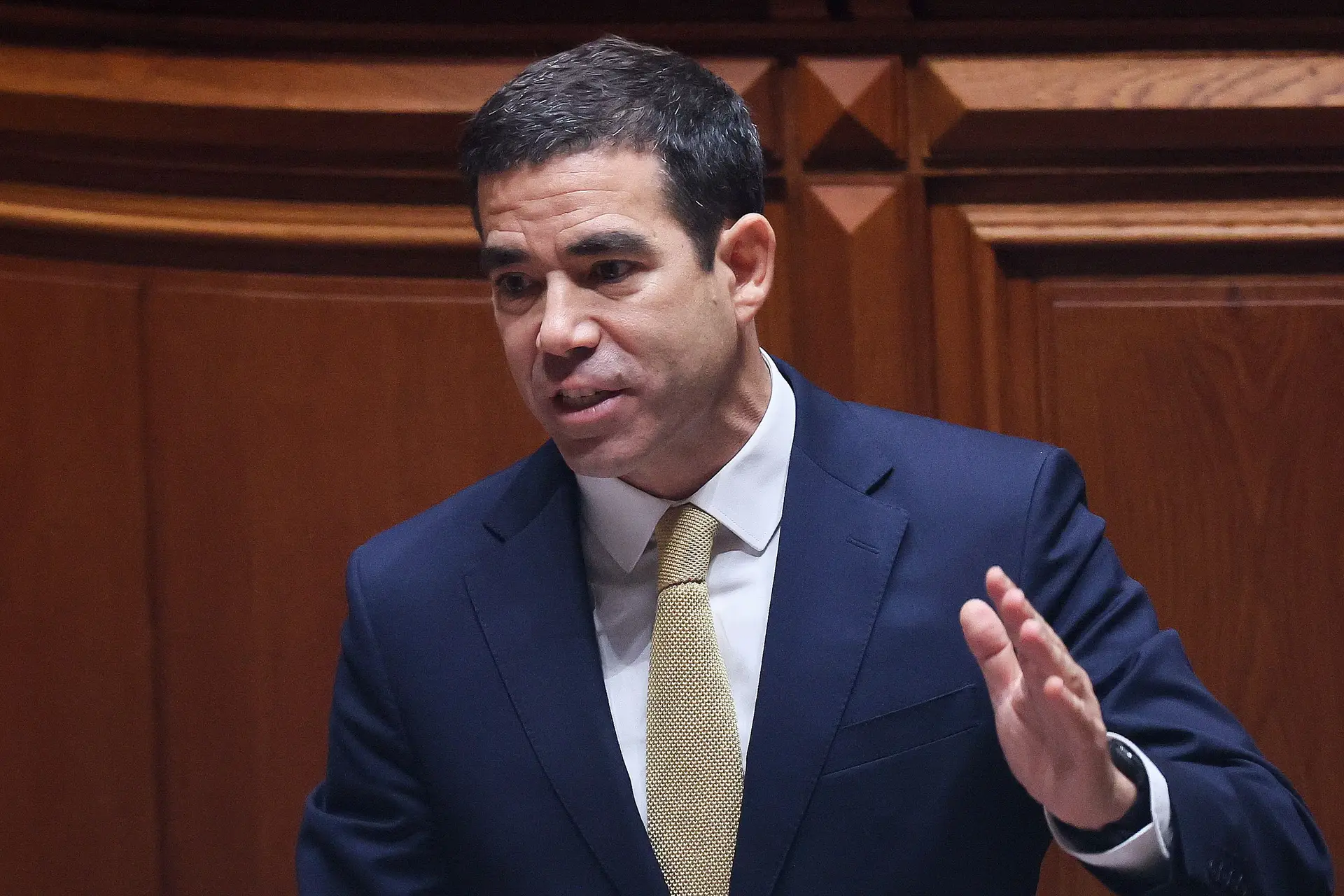 "Nada foi prometido ou admitido": Governo nega compromisso com Chega para proibir acesso de imigrantes a apoios sociais