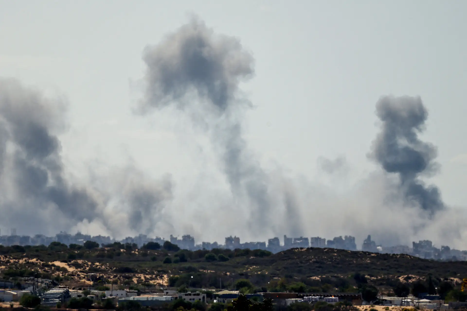 Israel ainda cerca cidade de Gaza e regressar é "extremamente perigoso"